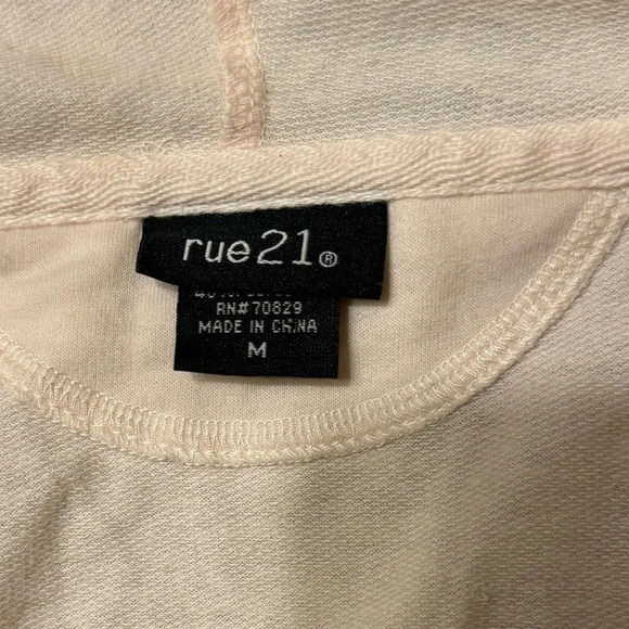 Rue 21 size medium short-sleeved hoodie with intricate lace - Picture 6 of 7